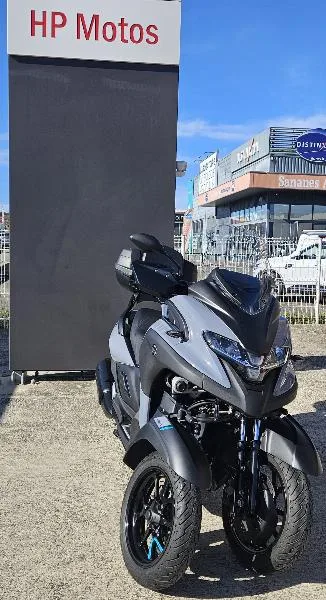 TRICITY 300