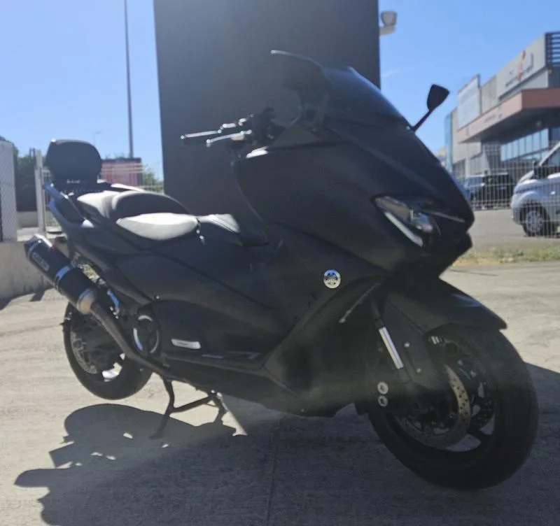 XP TMAX 560