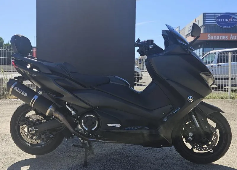 XP TMAX 560