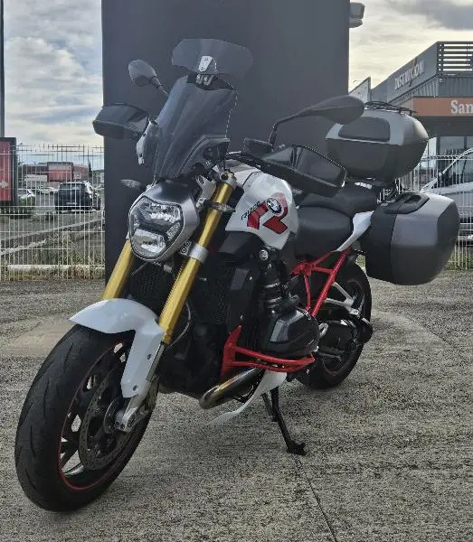 R 1200 R