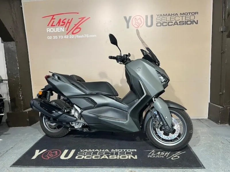 XMAX 300