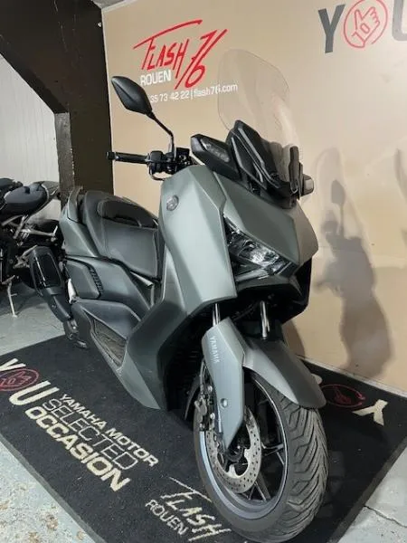 XMAX 300