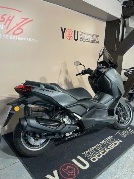 XMAX 300