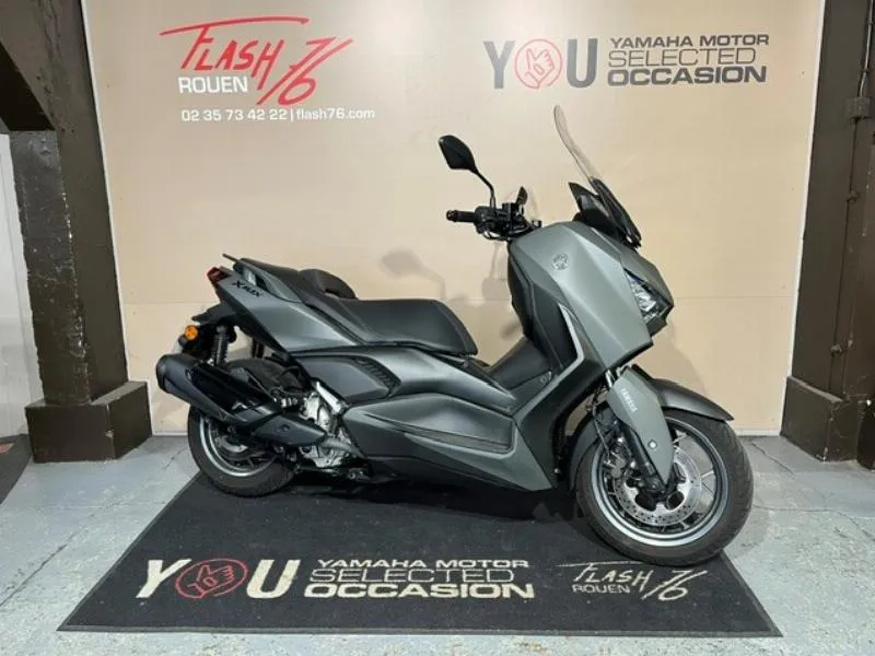 XMAX 300