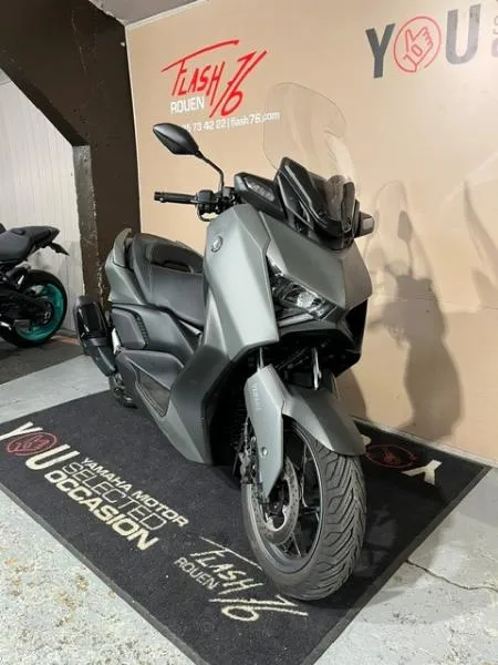XMAX 300