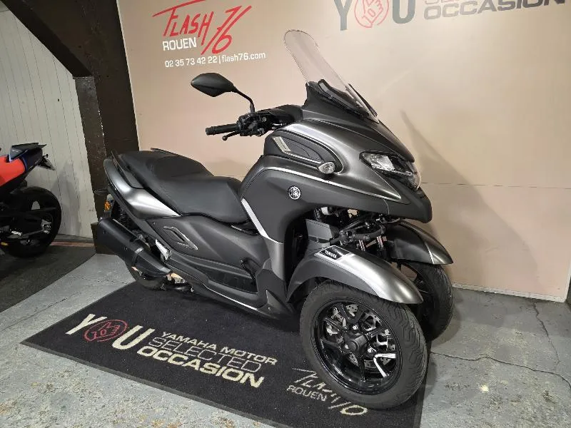 TRICITY 300