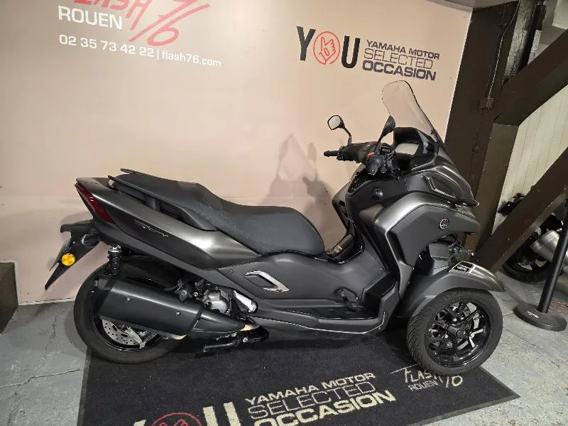 TRICITY 300