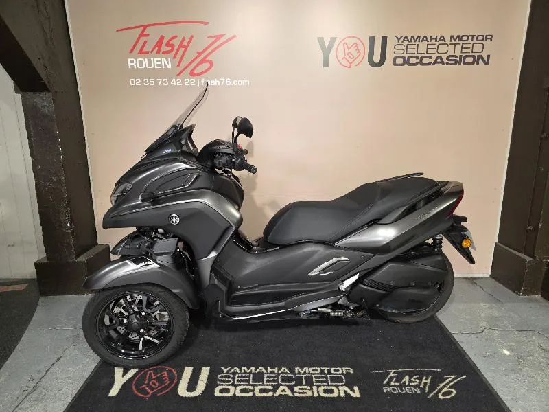 TRICITY 300