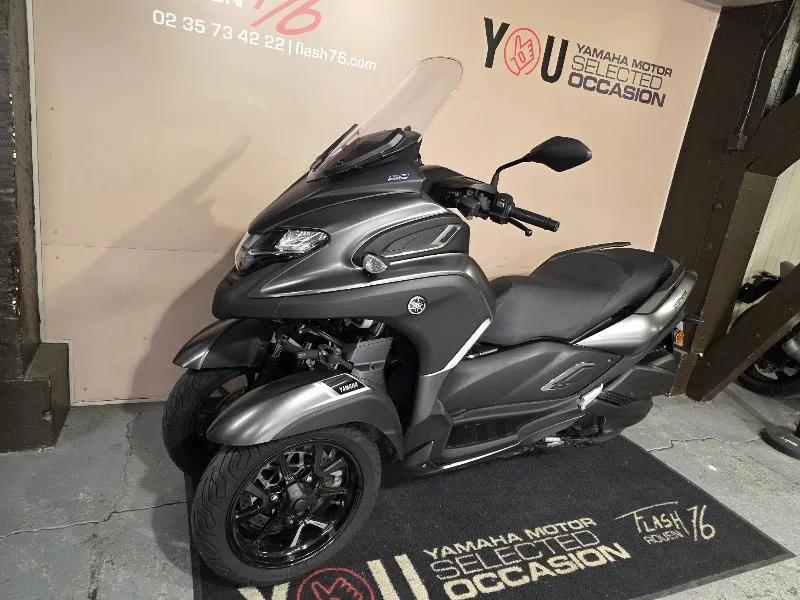 TRICITY 300