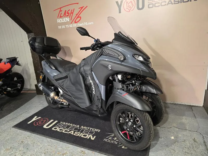 TRICITY 300