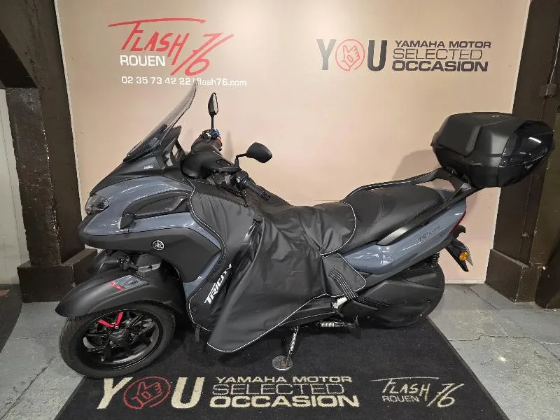 TRICITY 300
