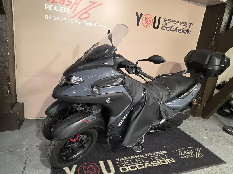 TRICITY 300