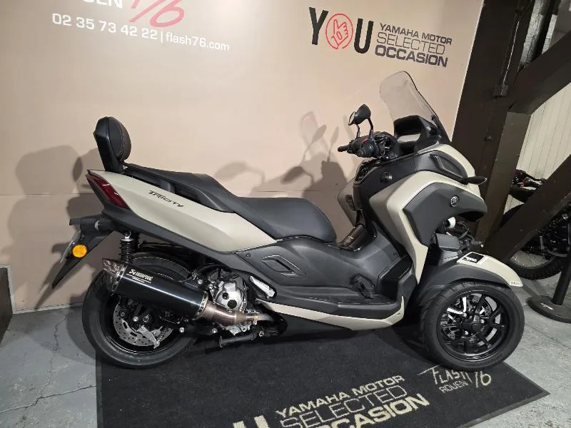 TRICITY 300