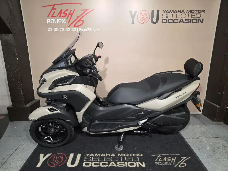 TRICITY 300