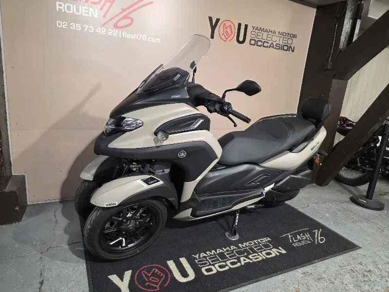TRICITY 300