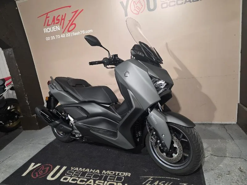 XMAX 300