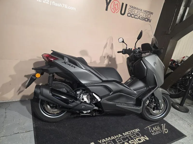 XMAX 300