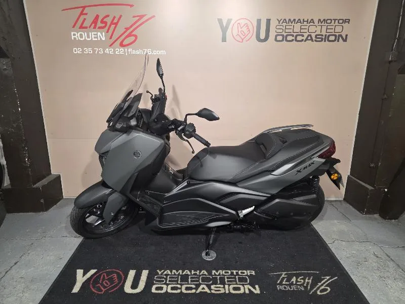 XMAX 300