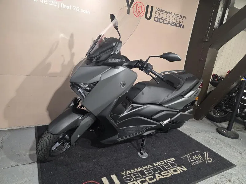 XMAX 300
