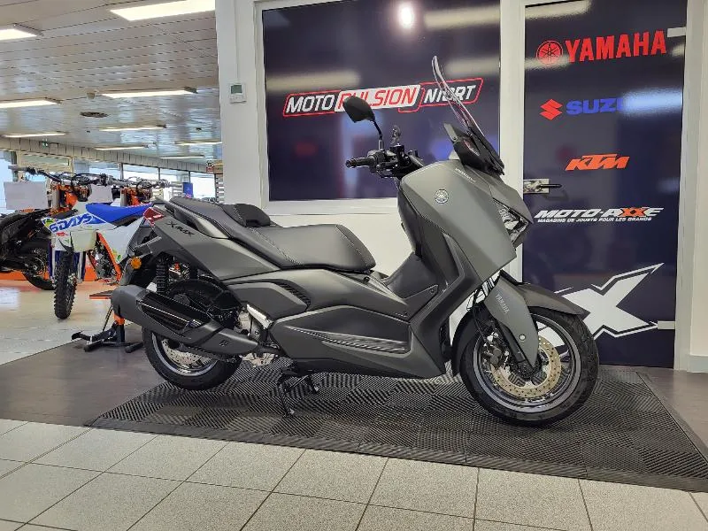 XMAX 300 2025