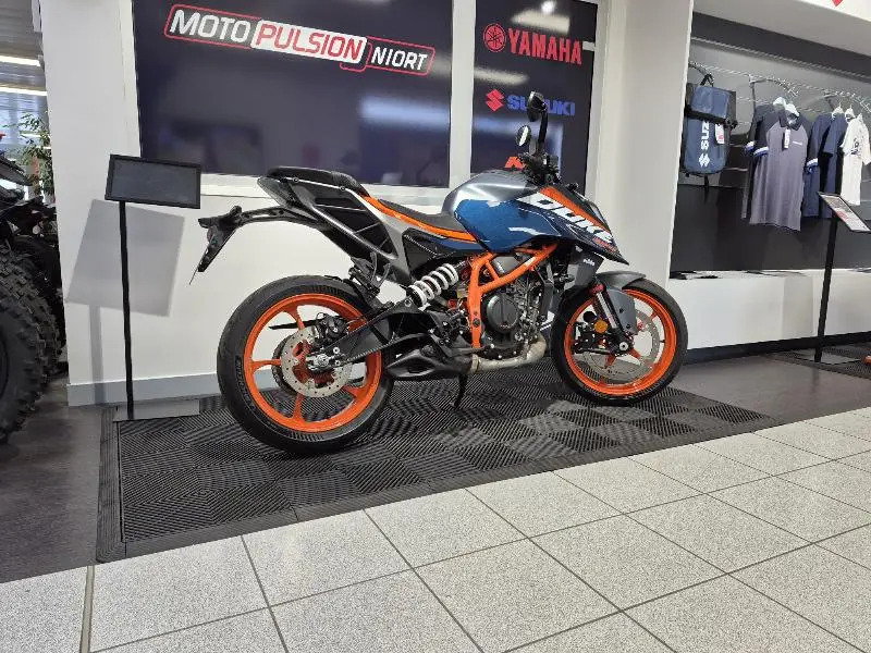 390 DUKE