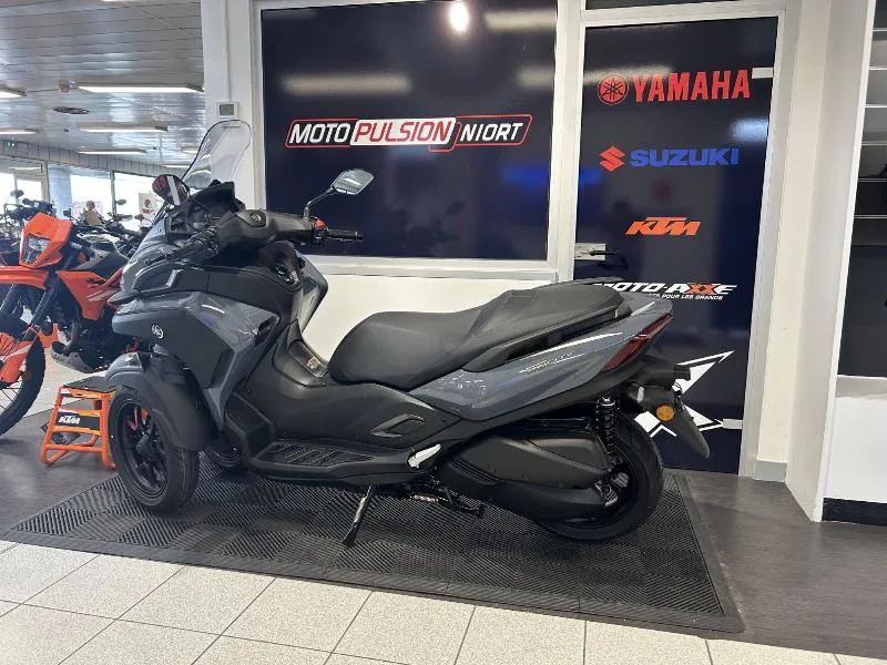 TRICITY 300
