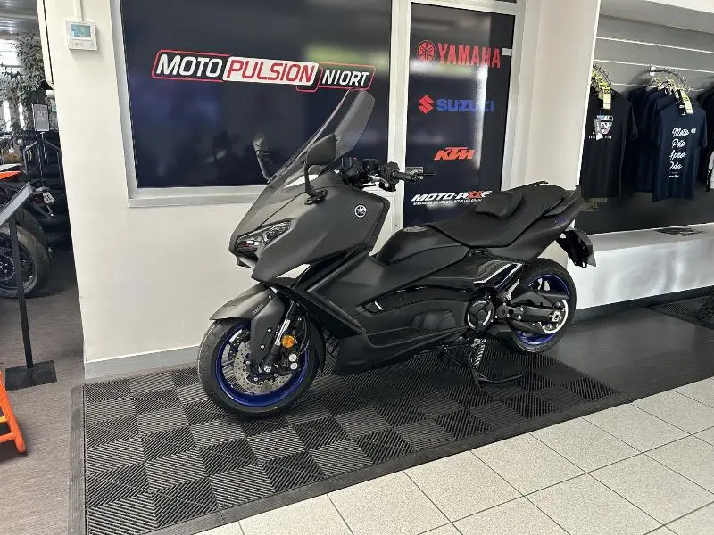 XP TMAX 560