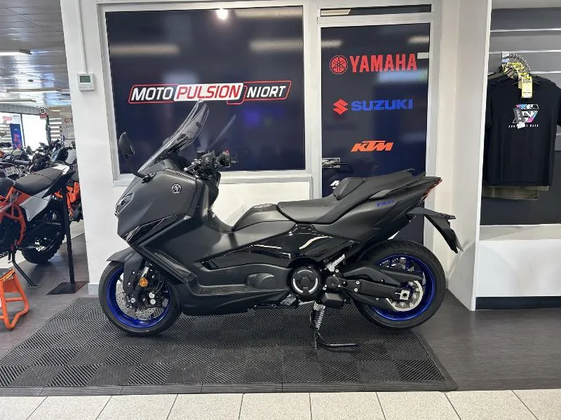 XP TMAX 560