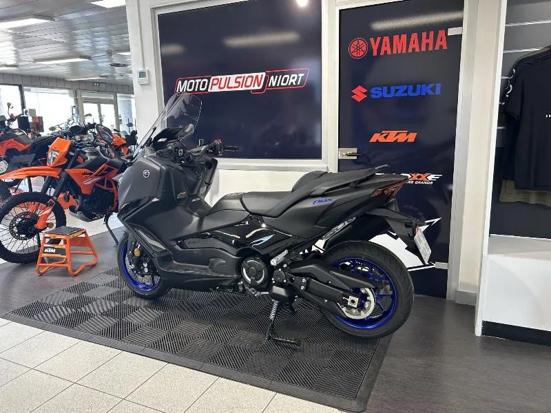 XP TMAX 560