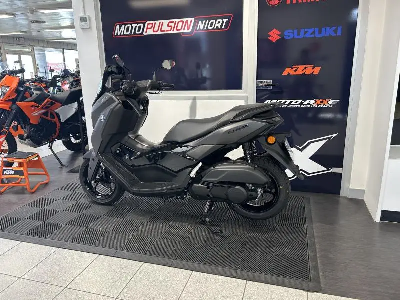 NMAX 125 TECH MAX