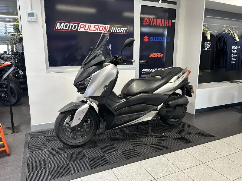 XMAX 125