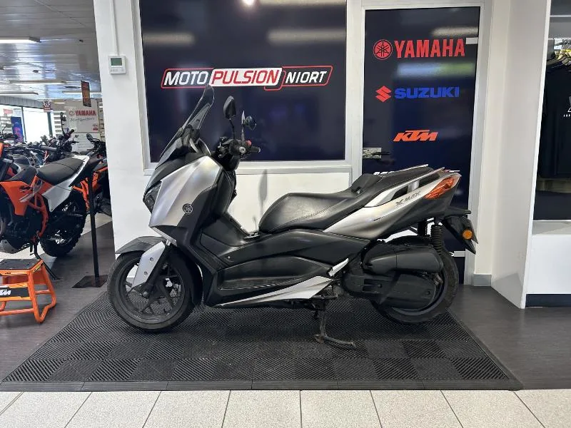 XMAX 125