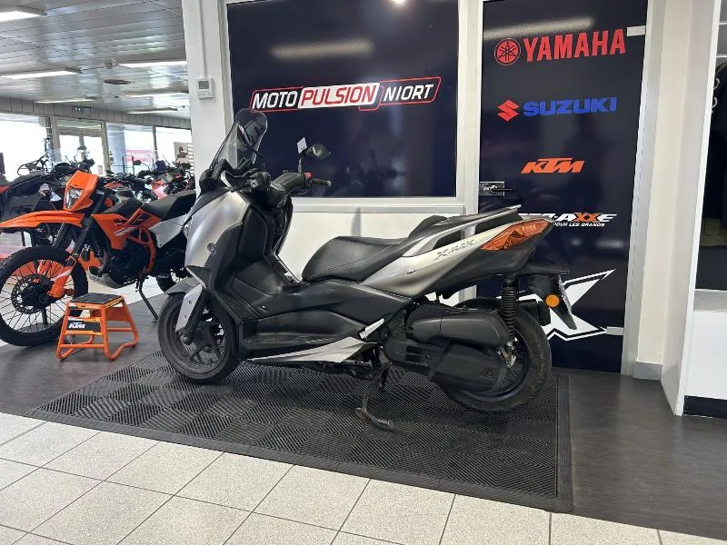 XMAX 125