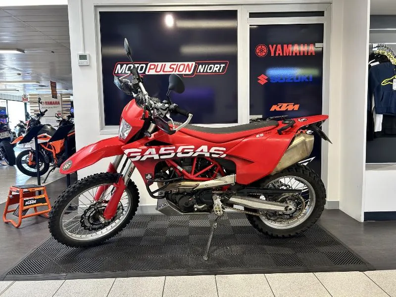 ES 700