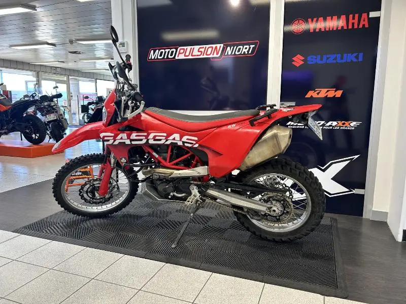 ES 700