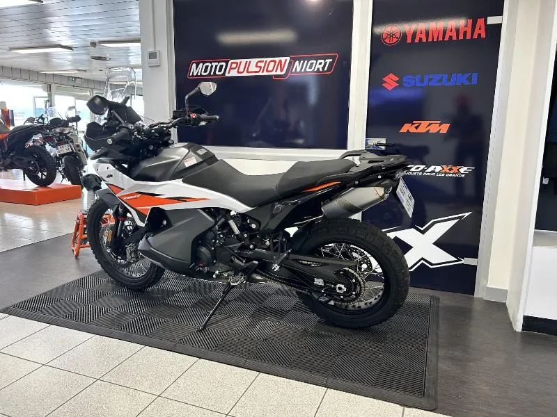 790 ADVENTURE  S