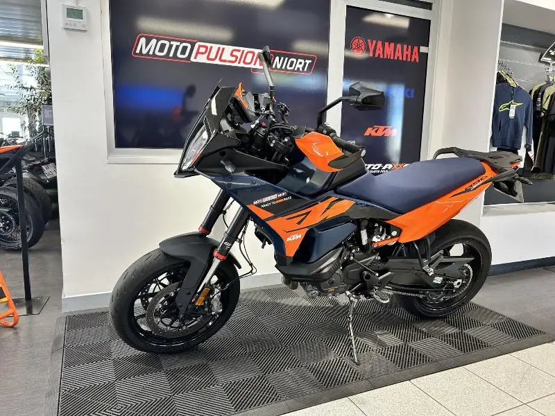 890 SMT