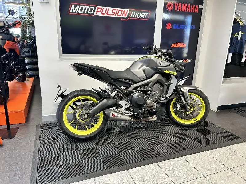 MT09