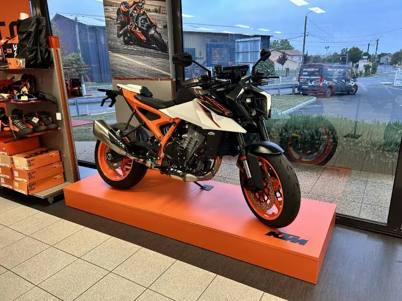 990 DUKE R