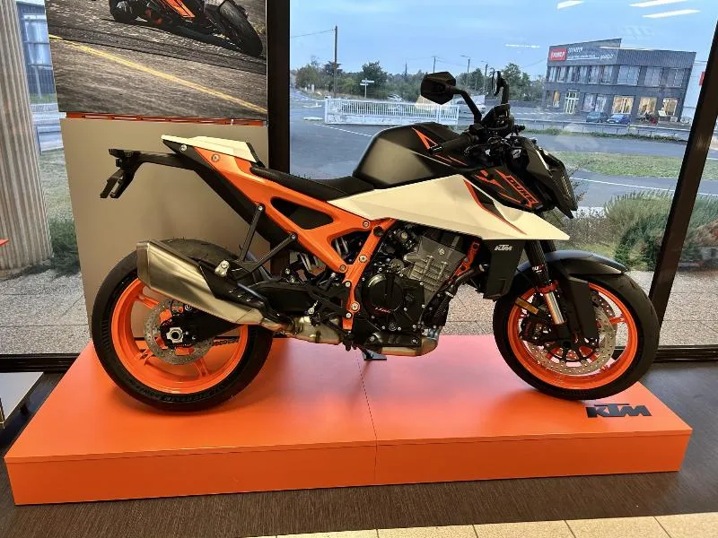 990 DUKE R