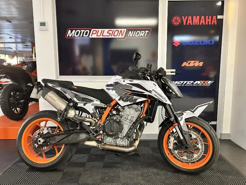890 DUKE R