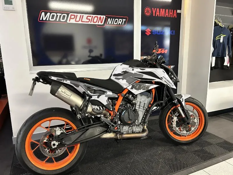 890 DUKE R