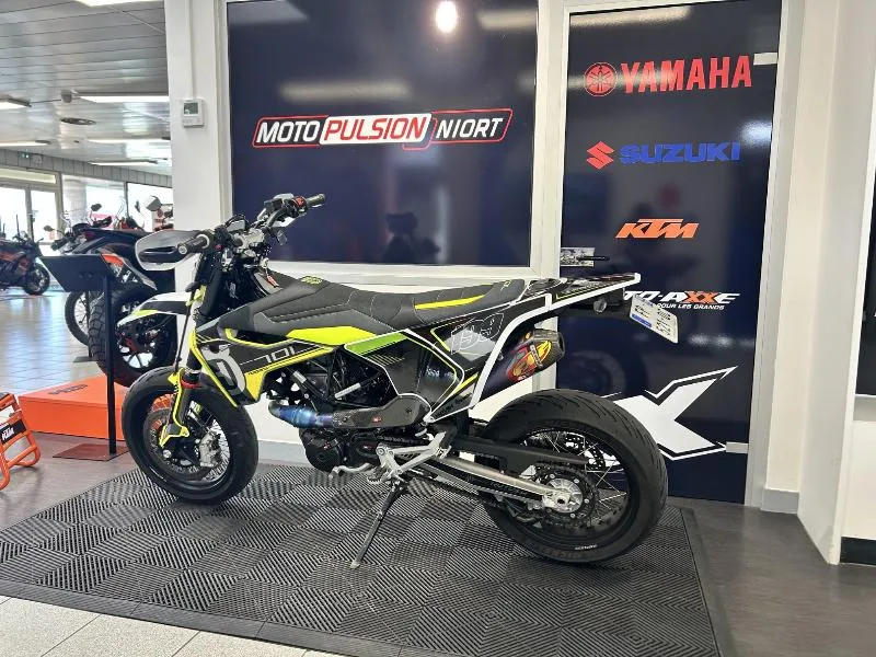 701 SUPERMOTO