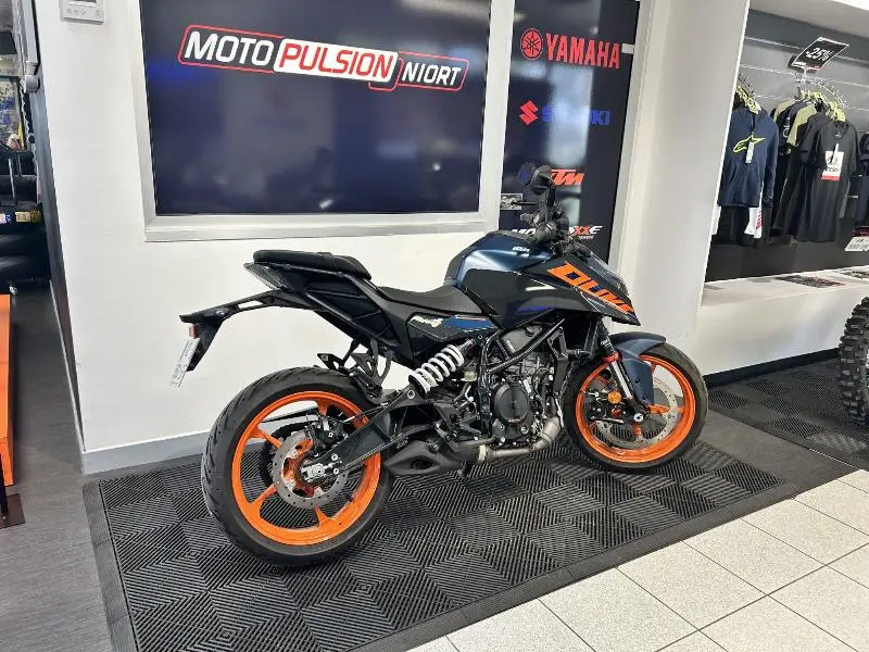 125 DUKE ABS