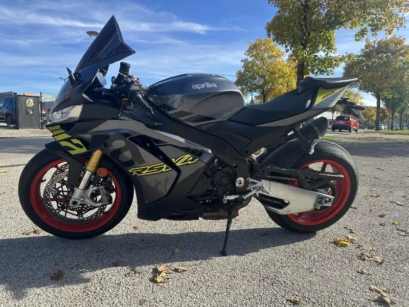 RSV4 1100 R