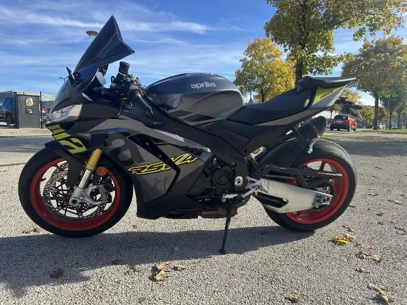 RSV4 1100