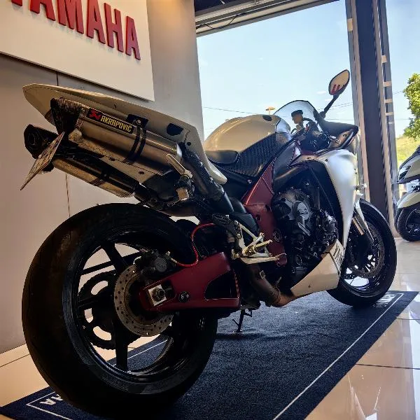 YZF 1000 R1