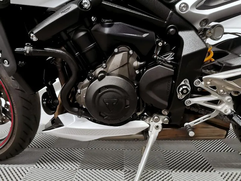 STREET TRIPLE 765 RS