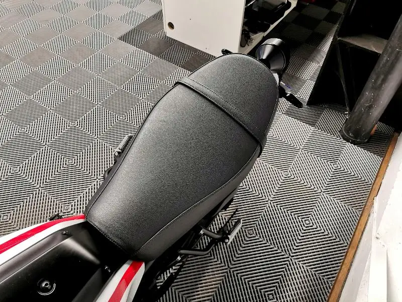 XSR 700 XTRIBUTE