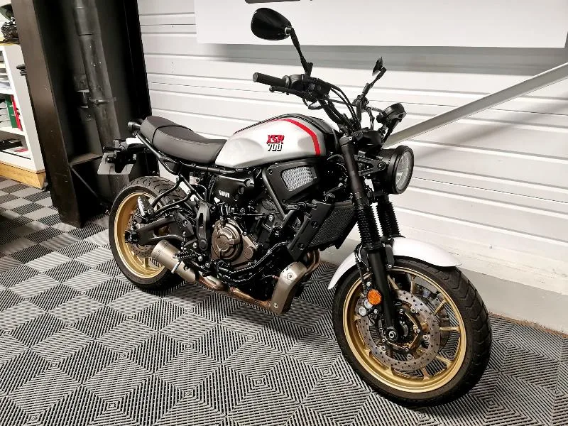 XSR 700 XTRIBUTE